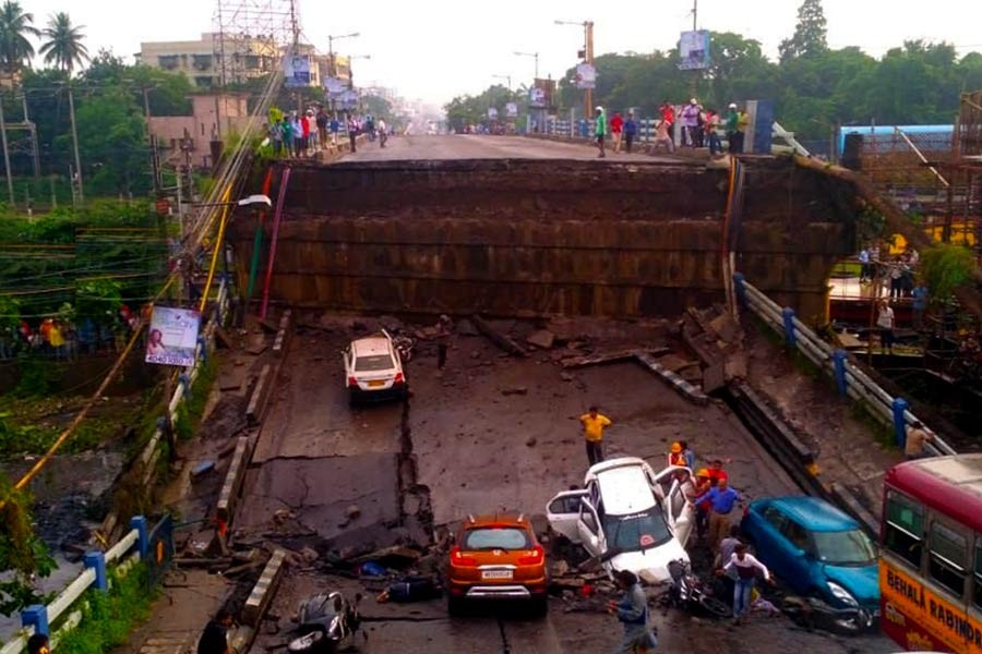 Flyover collapses in Kolkata, five dead and several trapped