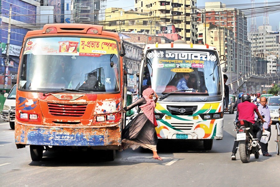 Mobile Court fines 36 vehicles at Kakrail