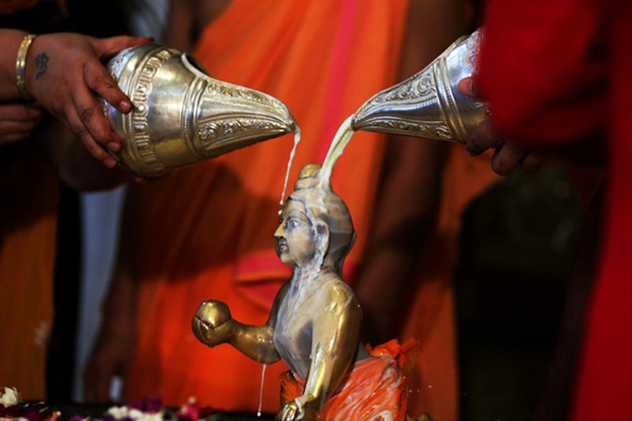 Hindu devotees pour milk over the idol of Hindu Lord Krishna during the festival of Janmashtami, marking the birth anniversary of Lord Krishna, in Ahmedabad, India, Sept 3, 2018. Reuters