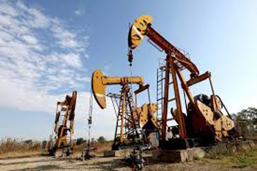 Oil prices claw back on supply concerns