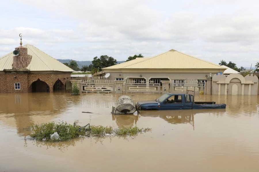 100 die in Nigeria flood, toll expected to rise