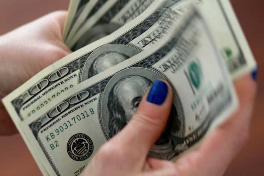 A woman counts US dollar bills at her home in Buenos Aires, Argentina, August 28, 2018. Reuters/File Photo