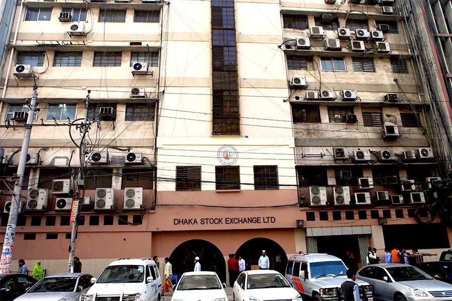 Dhaka bourse closes with moderate loss