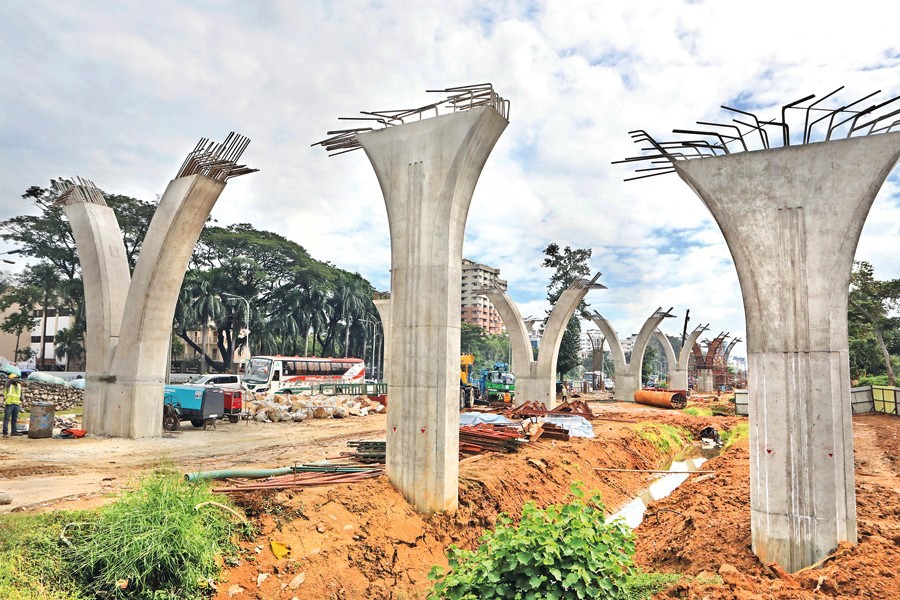 The Y-type piers of the Dhaka elevated expressway constructed beside the railway track near Kakoli in the city — FE photo