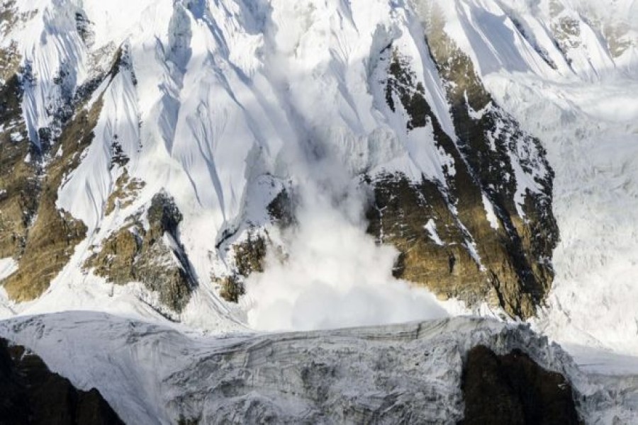 Storm kills climbers on Himalayan peak