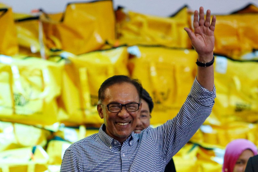 Malaysia's politician Anwar Ibrahim celebrates after winning the by-election in Port Dickson, Malaysia, October 13, 2018. Reuters