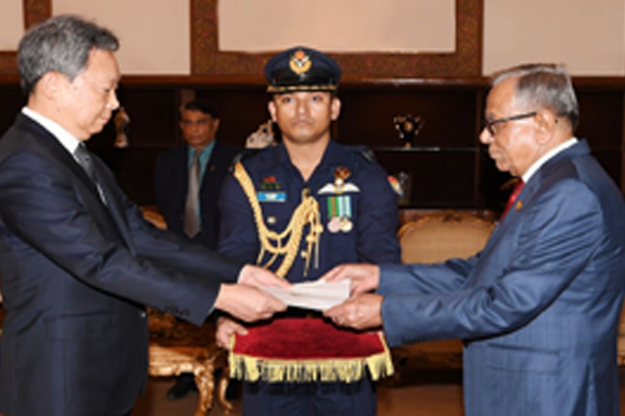 Two envoys present credentials to President