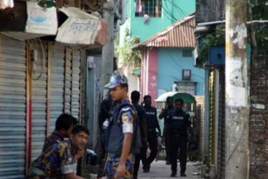 SWAT prepares to raid second Narsingdi building