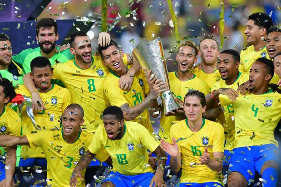 Brazil's Neymar, Roberto Firmino and teammates celebrate with the trophy after winning against Argentina in friendly match at King Abdullah Sports City, Jeddah, Saudi Arabia on October 16, 2018. Reuters photo