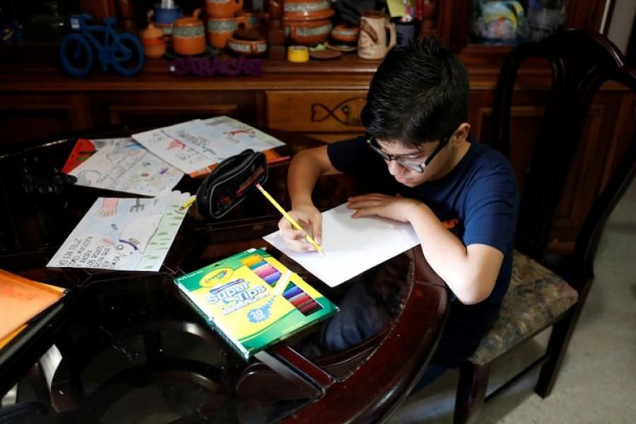 Venezuelan kid portrays country’s decadence through sketches