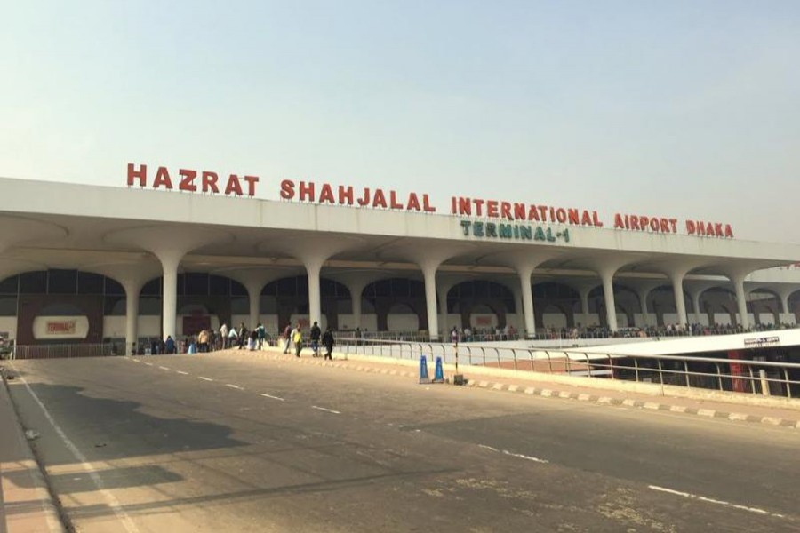 Customs officials nab two gold smugglers at Dhaka Airport