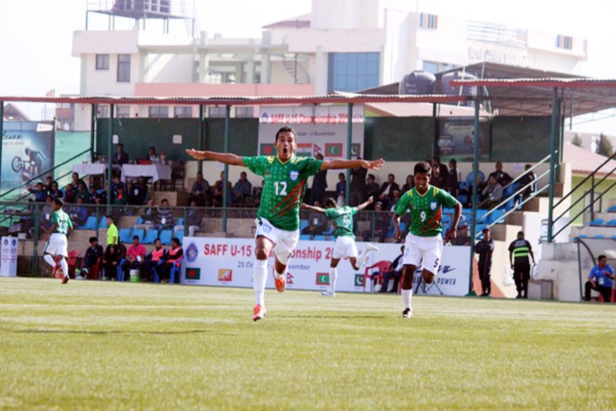 Bangladesh team celebrating after beating hosts Nepal in the SAFF U-15 Championship match at ANFA Complex at Lalitpur in Nepal on Monday	— bdnews24.com