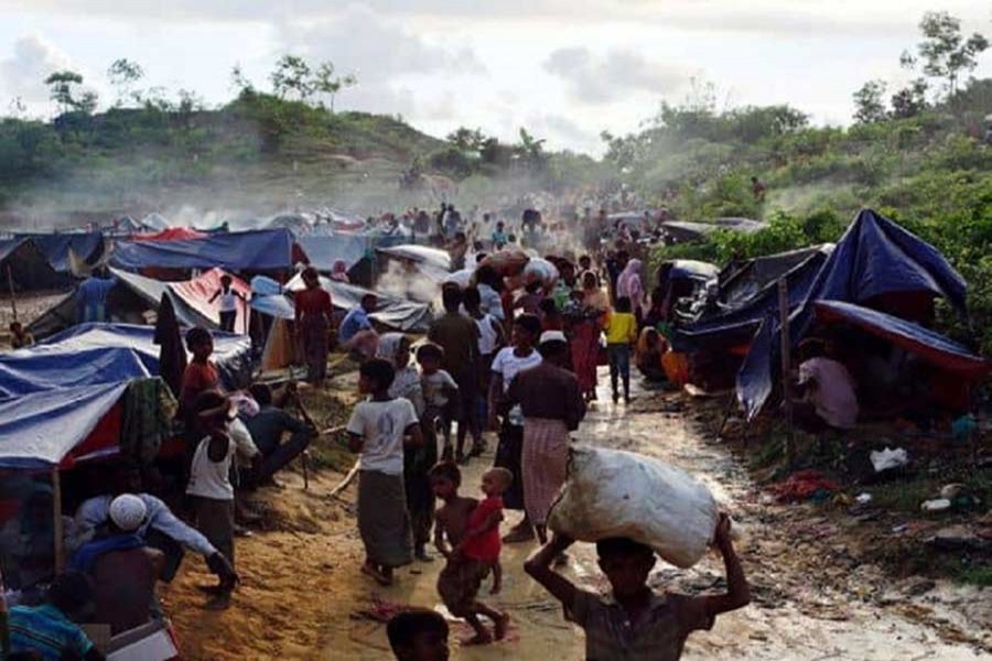 Displaced Rohingya people at a makeshift camp in Kutupalong, Cox’s Bazar. UNB file photo