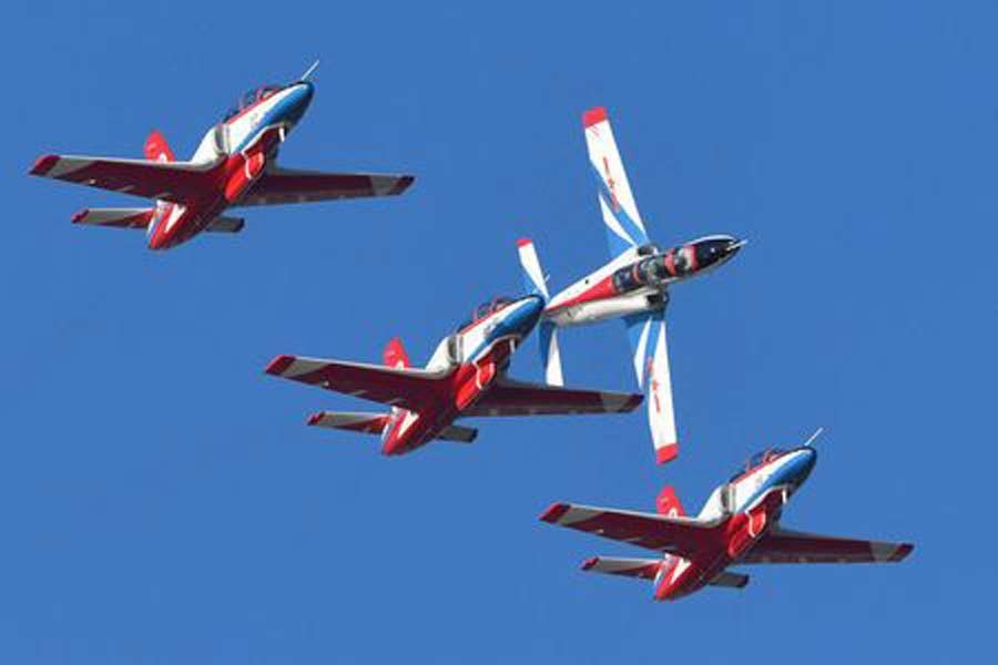 Red Falcon, an aerobatic team of Chinese People's Liberation Army (PLA) Air Force, rehearses ahead of the China International Aviation and Aerospace Exhibition, or Zhuhai Airshow in Zhuhai, Guangdong province, China October 30, 2018. Reuters/Stringer