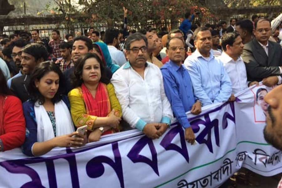 Representational Image: BNP forms a human chain in Dhaka city on February 12, 2018 in protests against the jailing of the party’s chairperson Khaleda Zia in the orphanage graft case. UNB/Files