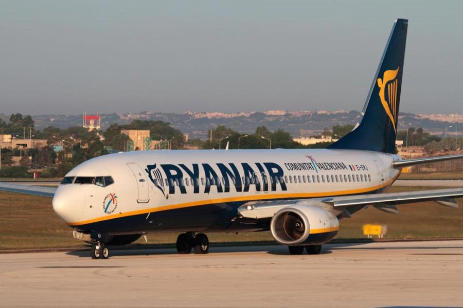 Ryanair to shut online  operations for upgrade