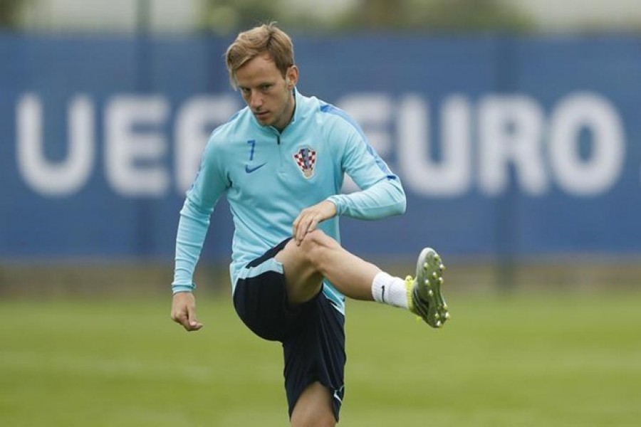 Barcelona confirms Rakitic injury