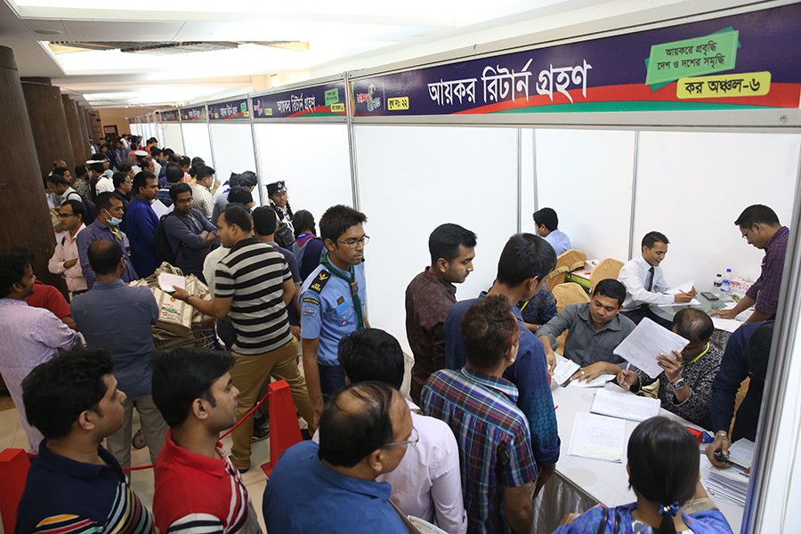 Taxpayers seen in the e-payment booths in one of the fair venues in Dhaka — FE photo