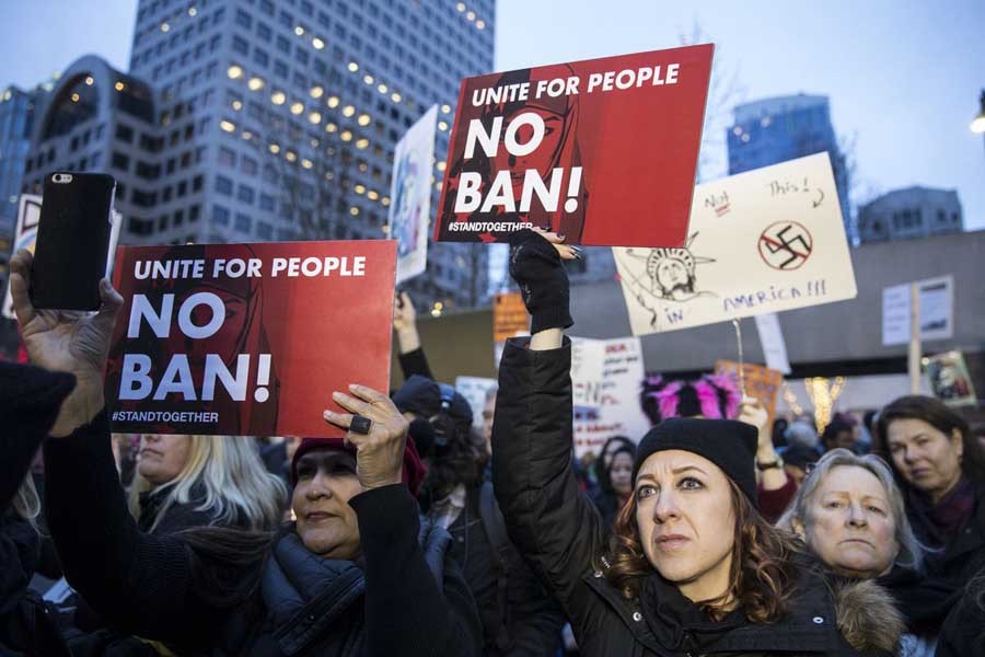 US judge halts Trump's asylum ban