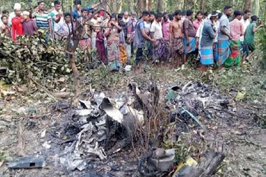 People gather around the wreckage of an F-7 aircraft of the Bangladesh Air Force (BAF) that crashed at Rasulpur in Madhupur upazila of Tangail district on Friday afternoon — Star Mail photo