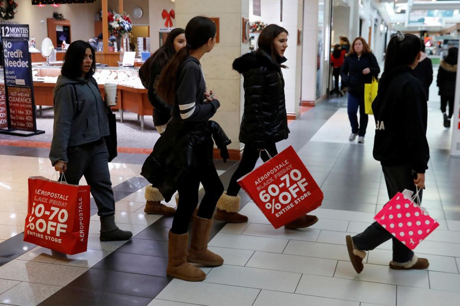 People shop during the Black Friday sales shopping event at Roosevelt Field Mall in Garden City, New York, US, November 23, 2018. Reuters