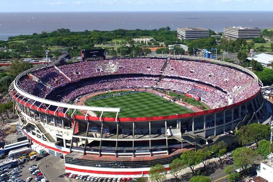 Copa Libertadores final pushed back following bus attack