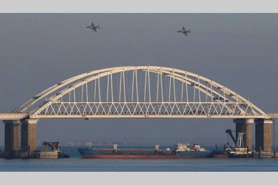 Russian jet fighters fly over a bridge connecting the Russian mainland with the Crimean Peninsula with a cargo ship beneath it after three Ukrainian navy vessels were stopped by Russia from entering the Sea of Azov via the Kerch Strait in the Black Sea, Crimea on November 25, 2018.   — Photo: Reuters