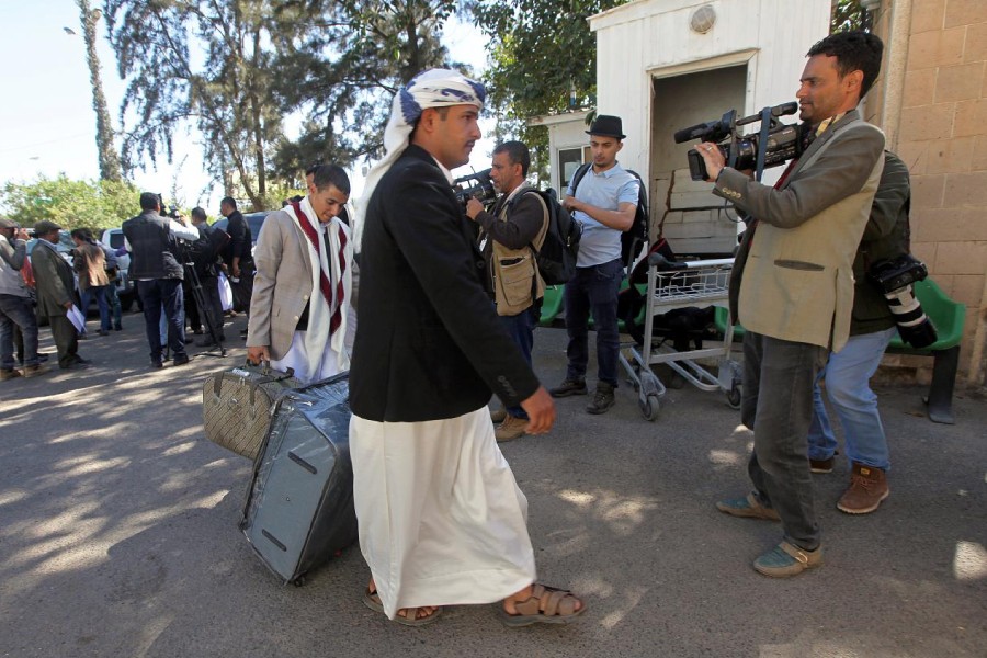 A member of the Houthi delegatio nparticipating in the negotiations in Sweden departs from Sanaa airport, Yemen December 4, 2018 - REUTERS/Mohamed al-Sayaghi