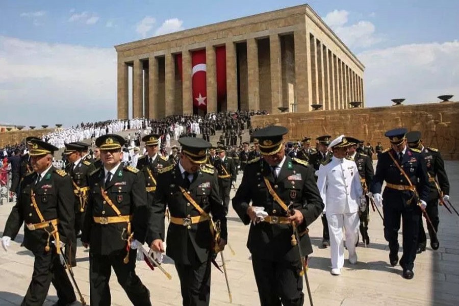 Turkey hunts 219 soldiers over failed coup in 2016