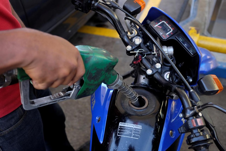 A gas station worker pumps fuel into a motorbike at a gas station of the Venezuelan state-owned oil company PDVSA in Caracas, Venezuela, November 2, 2018. Reuters/Files