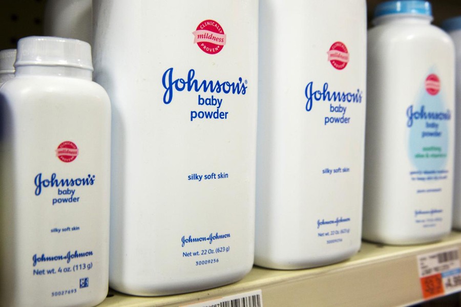 Bottles of Johnson & Johnson baby powder line a drugstore shelf in New York October 15, 2015. Reuters/File Photo