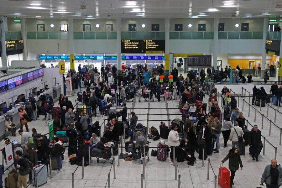 Passengers wait around in the South Terminal building at Gatwick Airport after drones flying illegally over the airfield forced the closure of the airport, in Gatwick, Britain, December 20, 2018 - REUTERS/Peter Nicholls