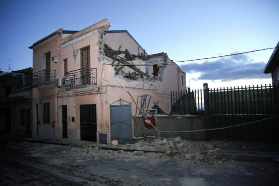 Magnitude 4.8 earthquake hits Sicily