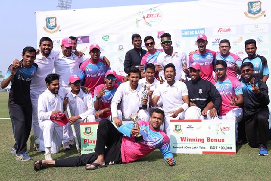 Players of Prime Bank South Zone posing with the trophy after winning the BCL title at Zahur Ahmed Chowdhury Stadium in Chattogram on Thursday	— bdnws24.com