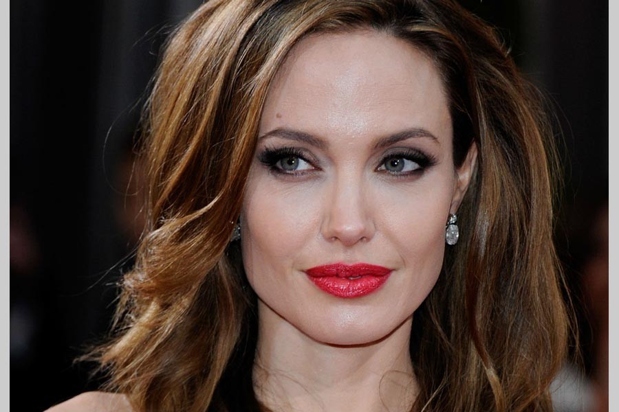 Angelina Jolie considering move into politics