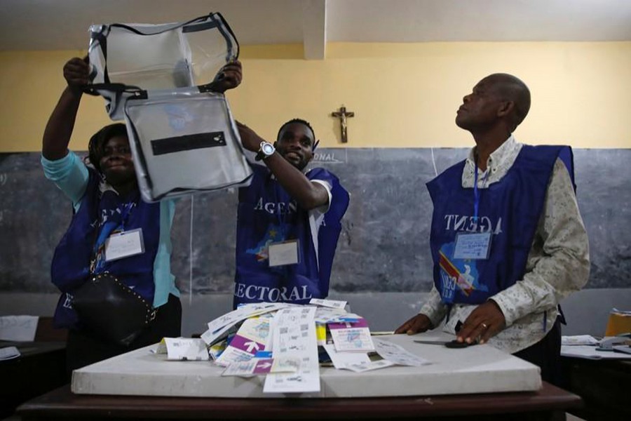 Agents of Congo's National Independent Electoral Commission (CENI) empty a ballot box after election at a polling station in Kinshasa, Democratic Republic of Congo, December 30, 2018. Reuters