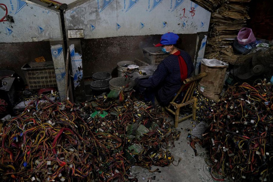 A worker dismantles electronic waste at the government-sponsored recycling park in the township of Guiyu, Guangdong Province, China January 12, 2018. Picture taken January 12, 2018 - REUTERS/Aly Song