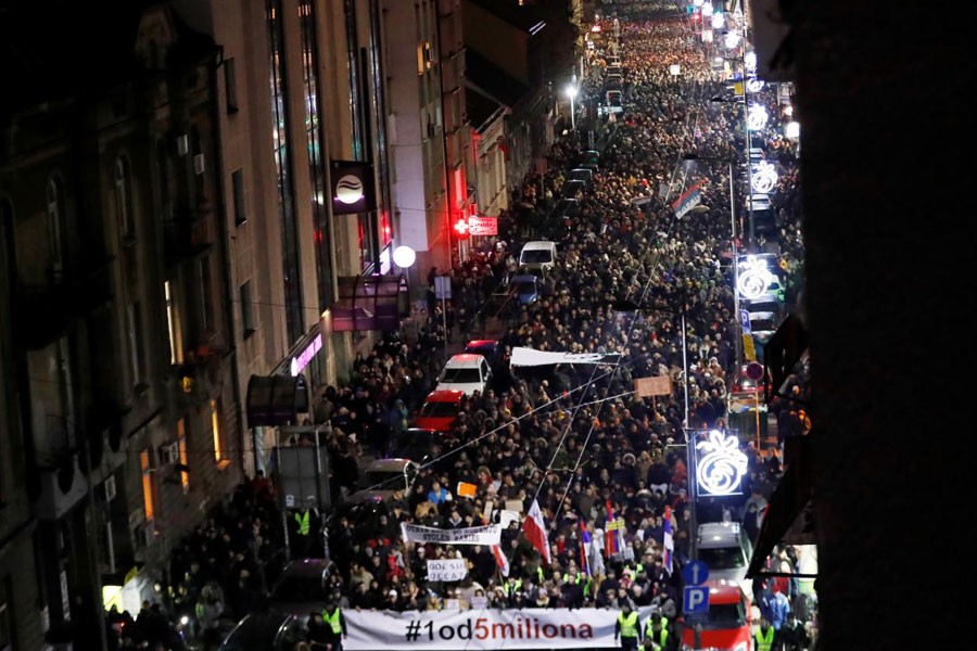 People walk during an anti-government protest in Belgrade, Serbia, January 19, 2019 - REUTERS/Goran Tomasevic