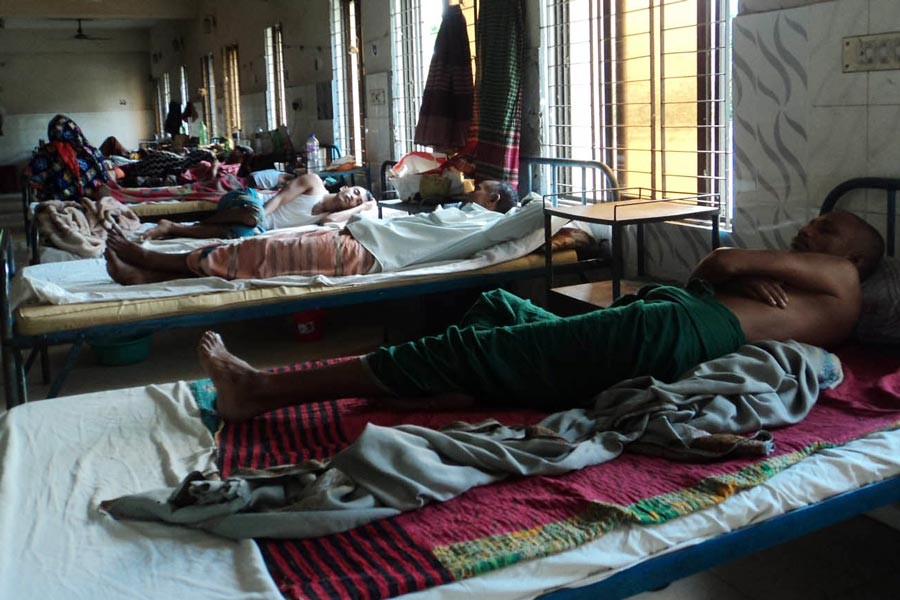 Patients suffering a lot due to acute shortage of physicians at Kahaloo Upazila Health Complex of Bogura district 	— FE Photo