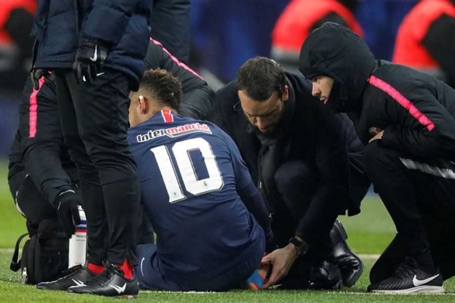 Paris Saint Germain's Neymar receives medical attention on the filed during the clash against Racing Strasbourg on Wednesday —