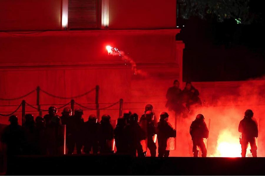 Police fire tear gas at Greek protesters