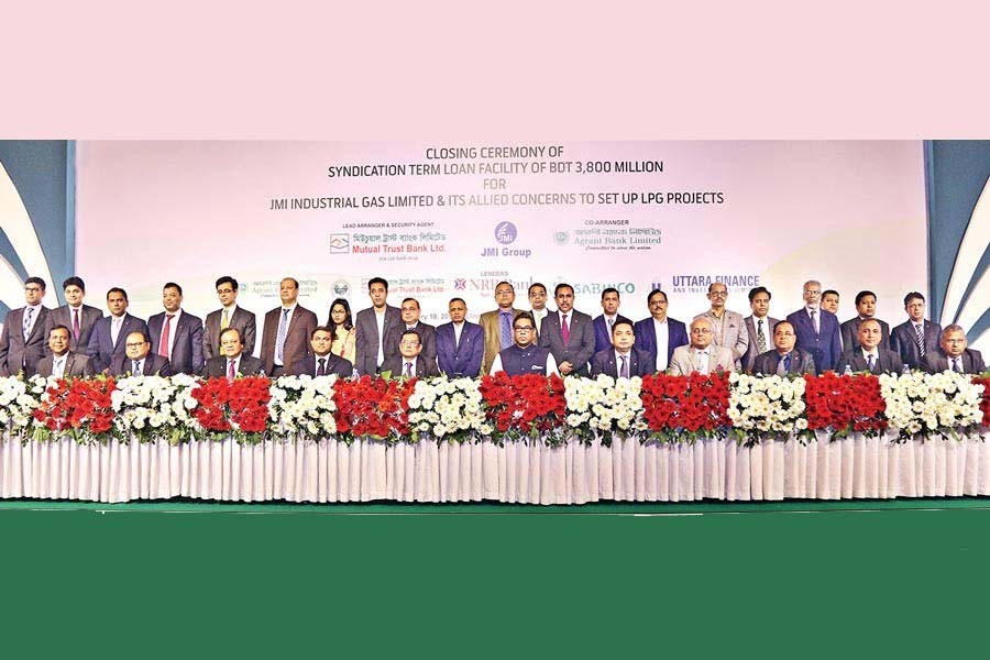 State Minister for Power, Energy and Mineral Resources Nasrul Hamid, Chairman of Agrani Bank Dr Zaid Bakht, Chairman of MTB Md Hedayetullah, its Managing Director & CEO Anis A Khan and other stakeholders seen at the closing ceremony of a syndication deal of Tk 3,800 million in the form of term loan for JMI Industrial Gas Ltd. and its allied concerns on Sunday