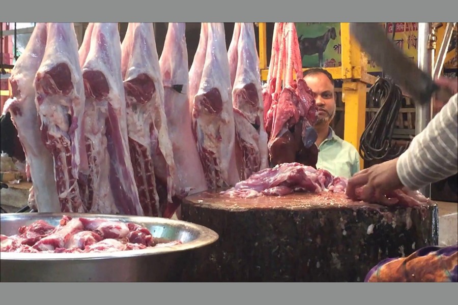 A butcher chopping goat meat in Dhaka. Image taken from Youtube