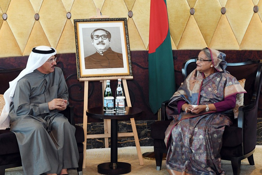 UAE Economic Minister Sultan Bin Saeed Al Mansoori meets Bangladesh Prime Minister Sheikh Hasina in Abu Dhabi on Sunday. Photo: PID