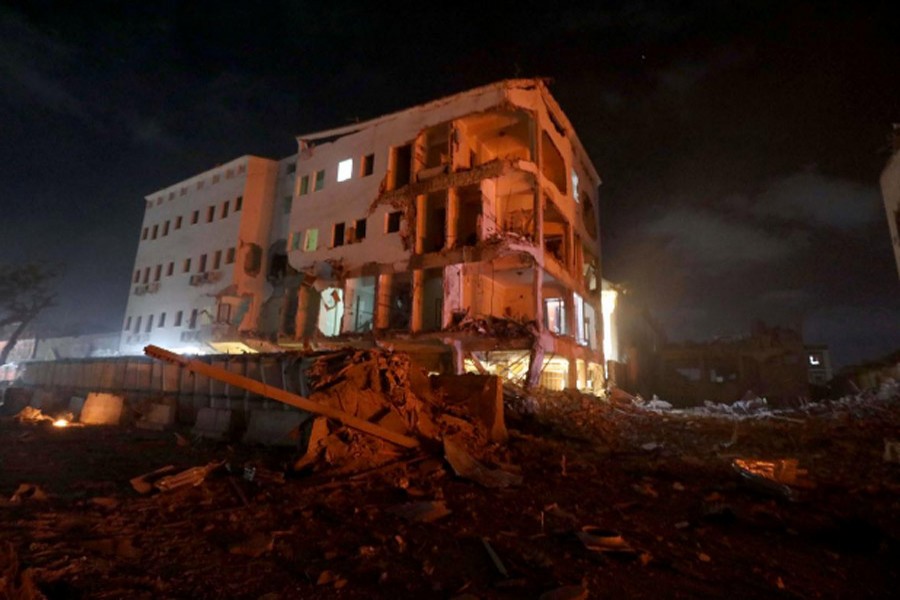 Mogadishu hotel attack: battle rages, death toll nears 30