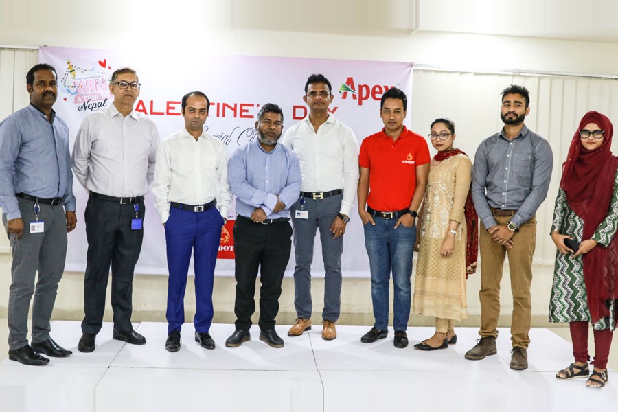 Apex hands over prize to winners of Valentine’s Day contest