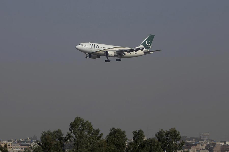 Pakistan adds flights, delays  commercial airspace