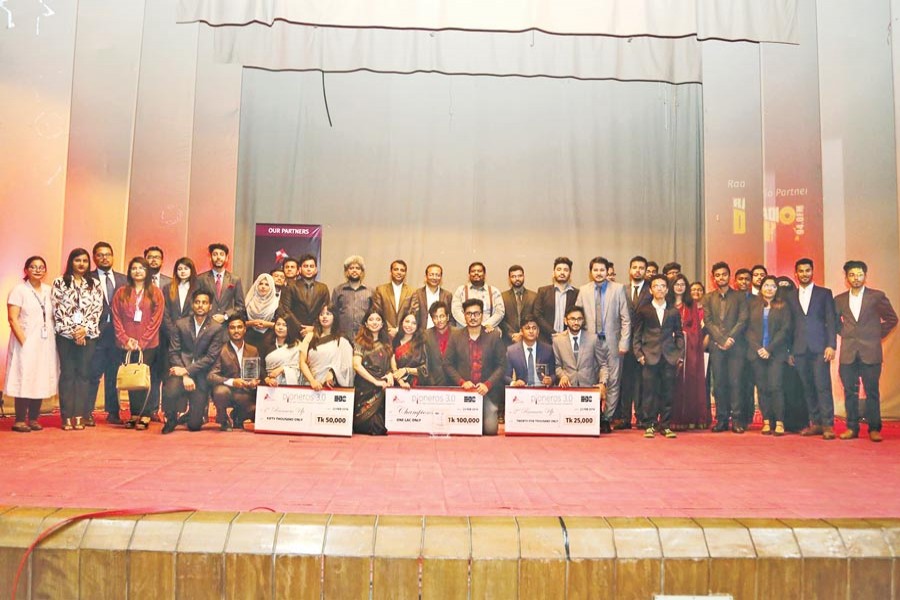 Awardees, organisers and judges pose for a photo at Pioneros 3.0, a business case contest arranged by BUET Entrepreneurship Development Club