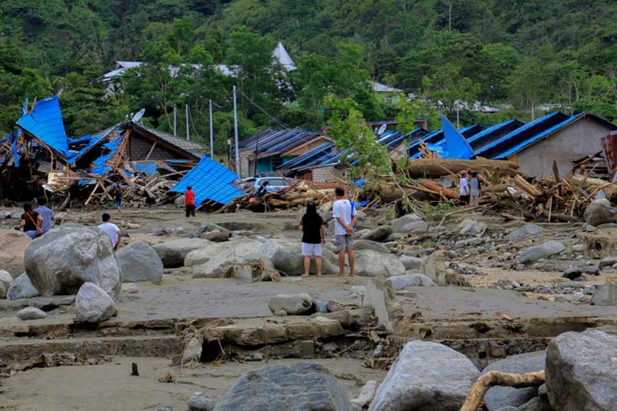 Indonesia flood: Death toll rises to nearly 80