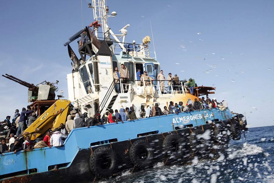 Boat sinks off Libyan coast, 10 migrants die